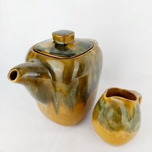 MID modern century tea pot plus creamer made in Qc